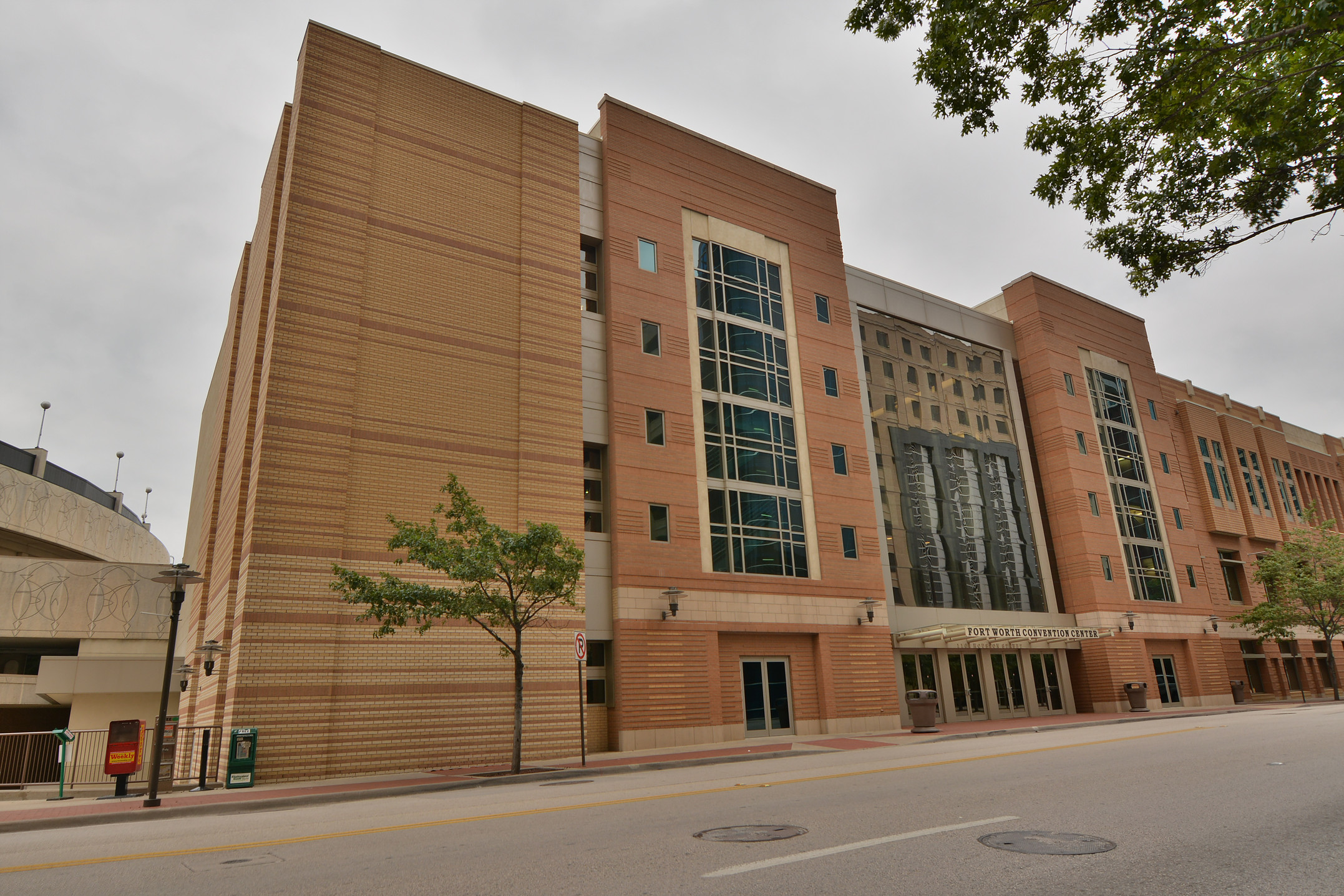 Fort Worth Convention Center – DGB Glass, Inc.