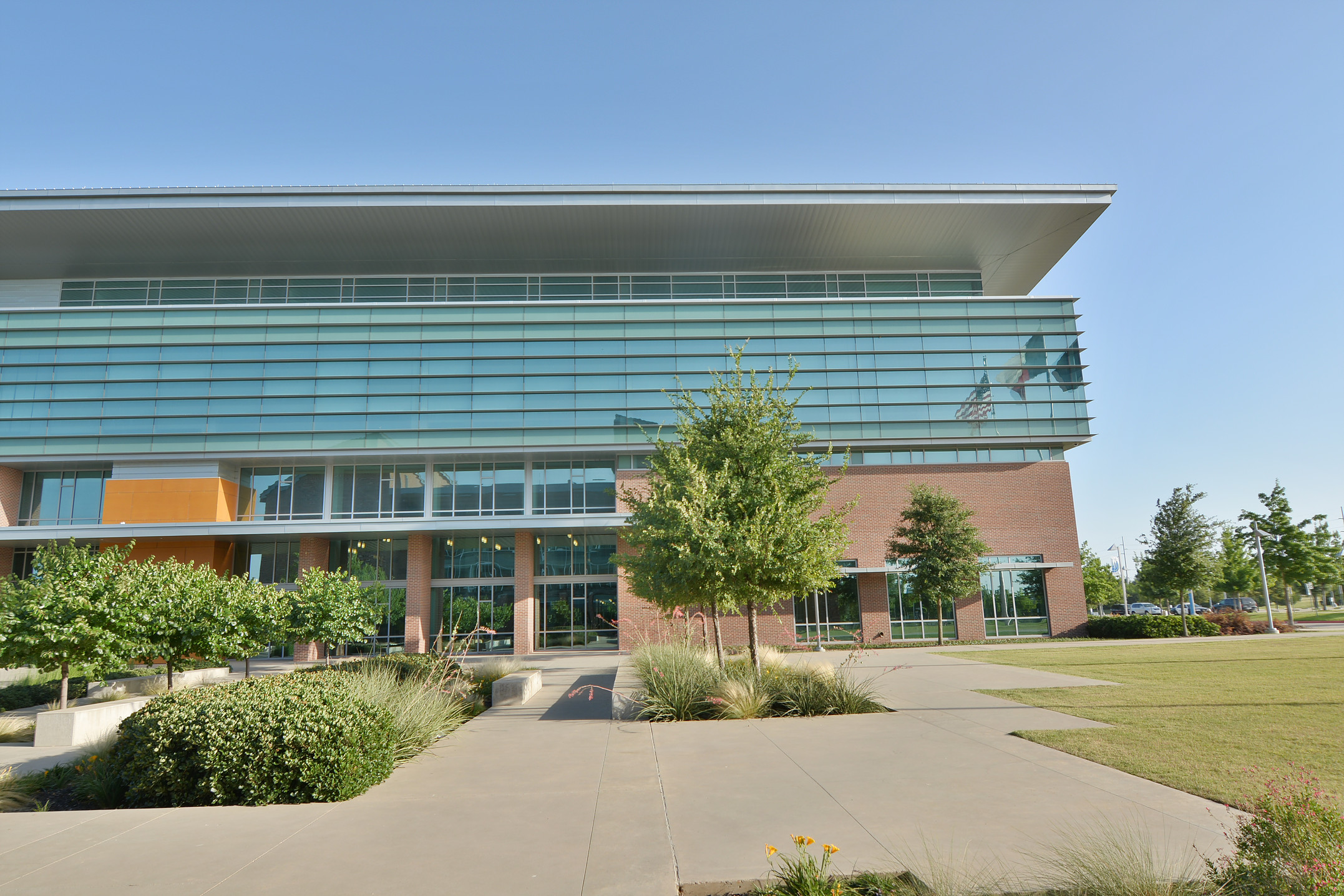 UNT – Dallas Campus – DGB Glass, Inc.