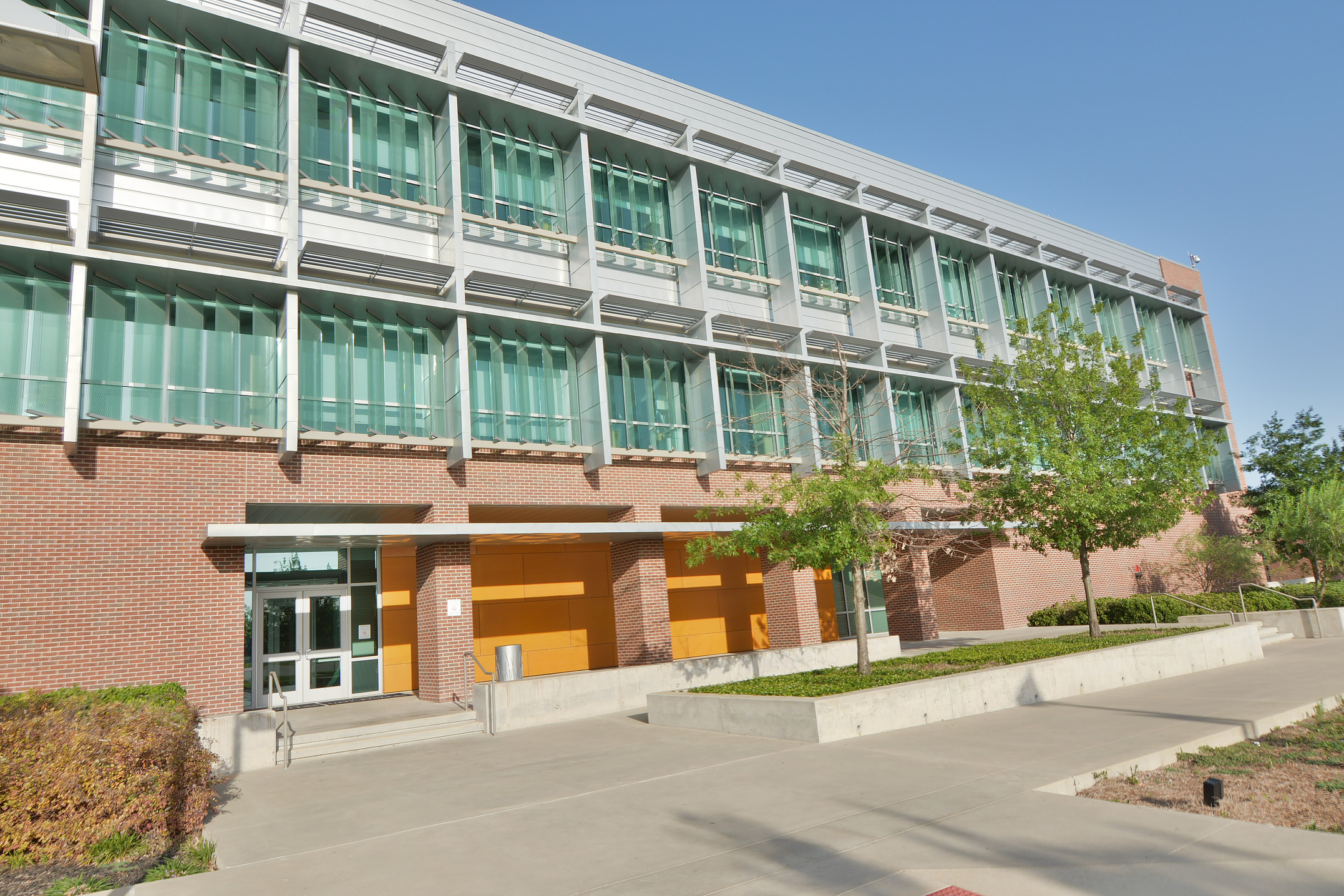 UNT – Dallas Campus – DGB Glass, Inc.